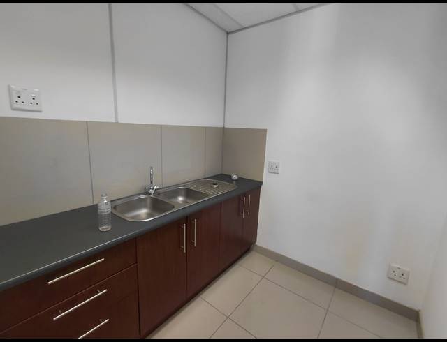 186M² OFFICE TO LET IN BRYANSTON